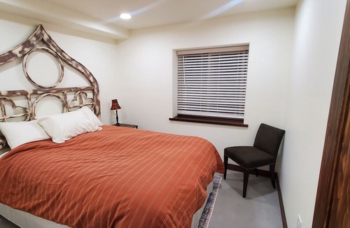 Carbondale Apartment | Quiet basement apartment 5 min from downtown Carbondale.