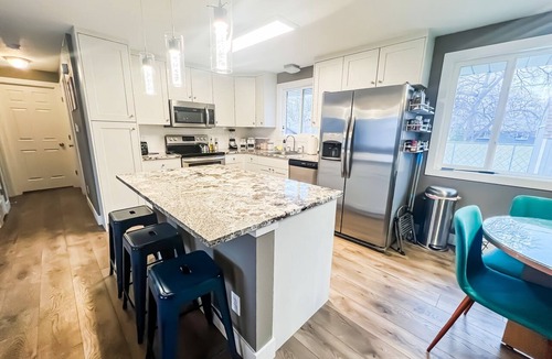 Southeast Colorado Springs House | Quiet Clean Pet Friendly Close to Downtown Sleeps 10