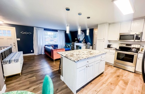 Southeast Colorado Springs House | Quiet Clean Pet Friendly Close to Downtown Sleeps 10