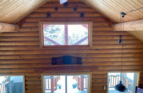 Howard Cabin | Quiet, Cozy and Quaint Log Cabin Living!