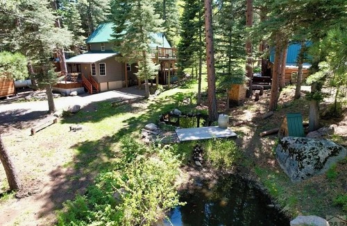 Rye Cabin | Quiet luxury 3 bedroom mountain cabin with year round beauty and spring
