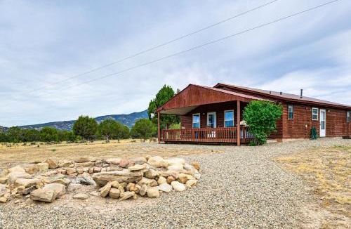 Pagosa Springs House | Quiet Pagosa Springs Cabin Lake and Mountain Views!