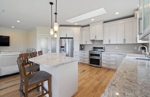 Carver House | Quiet, Secluded, High End Home Near PDX