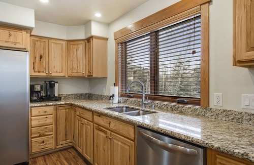 Steamboat Springs Condo | Quiet - Spacious- On Ski Bus Line - Community Hot Tubs - WD