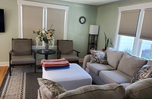 Barnum West House | Quite and spacious house with gulch passing through property & a park backyard