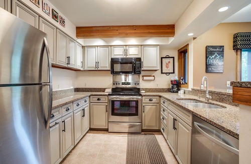Steamboat Springs Condo | RA401 | Minutes Away from Activities | Tranquil Location | Winter Shuttle