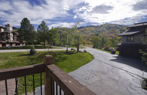 Steamboat Springs Condo | RA401 | Minutes Away from Activities | Tranquil Location | Winter Shuttle