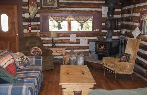 Nathrop Cabin | Rabbit Den of Bunnylane Cabins "Pay it Forward"
