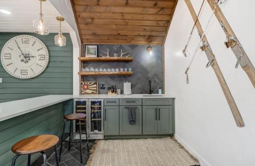 Woodland Park House | Radiant Retreat - Upscale Hot Tub BBQ