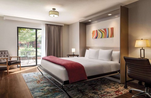 Southeast Colorado Springs Hotel | Radisson Hotel Colorado Springs Airport