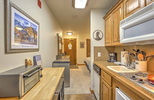 Four O'Clock Condo | Raft, Hike + Bike: Breck Studio, Walk to Main St!