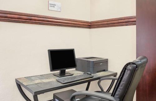 Dupont Hotel | Ramada by Wyndham Denver International Airport