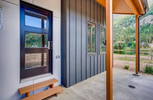 Georgetown House | Rambler's Retreat/Sleeps 8/Lakefront View