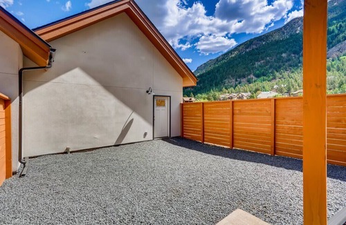 Georgetown House | Rambler's Retreat/Sleeps 8/Lakefront View