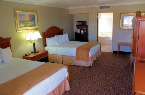 Montrose Hotel | Red Arrow Inn & Suites, a Travelodge by Wyndham