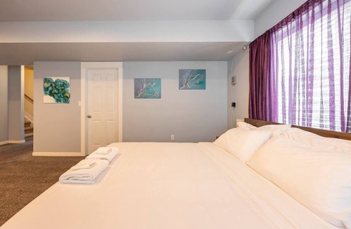 Lakewood House | Red Rocks, Golden, Denver, and Beyond!