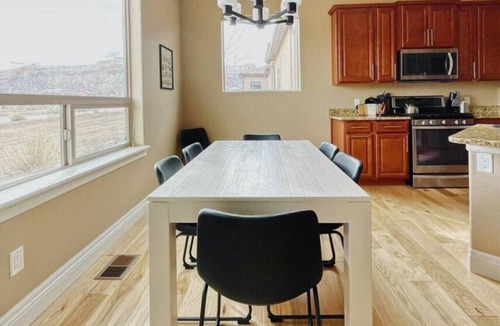 Redlands House | Red Vista Views: Serenity at the Monument