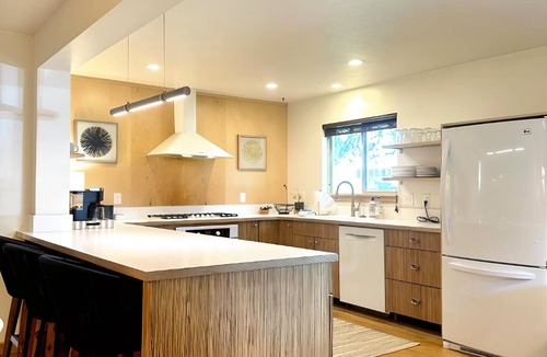 Redlands House | Redlands Oasis: Hot Tub, Pool Table, Near Biking, Hiking, Colorado River Bliss!