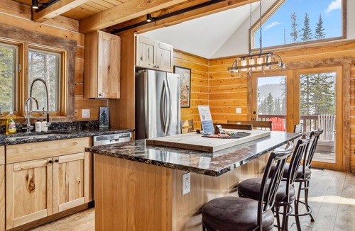 Quandary Village House | Rejuvenating Rocky Mountain Cabin With 5 Star Views