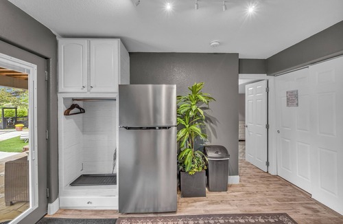 Castle Rock House | Relax & Unwind: Hot Tub/Pool, King Beds, Steam Shower, Sleeps 8, Great Location!