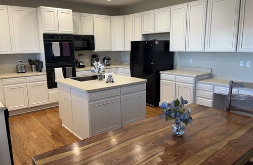 Centennial House | Relax with the whole family. Spacious home. Close to shopping and hiking trails
