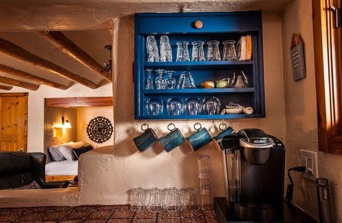 Broadmoor House | Relaxing Casita With Hot Tub Near The Broadmoor