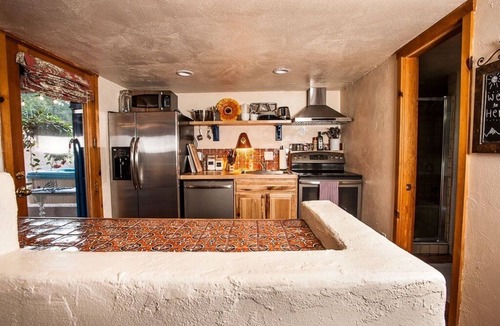Broadmoor House | Relaxing Casita With Hot Tub Near The Broadmoor