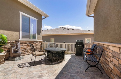 Arvada House | Relaxing Foothills Retreat in Gorgeous Modern Home