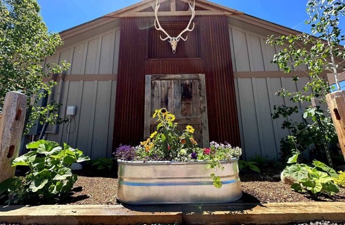 Oak Creek Hotel | Relaxing Getaway in our Picturesque at Lodges of Oak Creek!