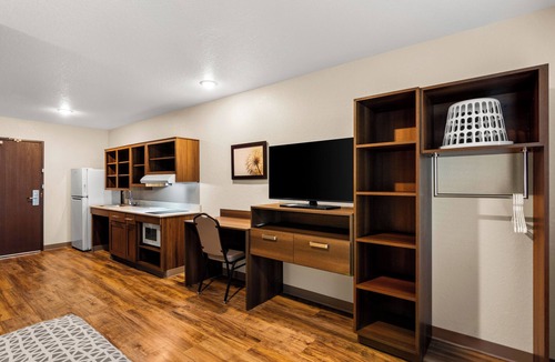 Dupont House | Relaxing Retreat: Unit with Full Kitchen, Dedicated Work Area | Free Parking