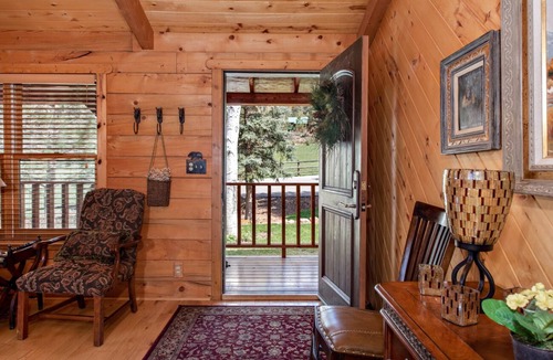 Carbondale House | Relaxing, spacious Rocky Mountain log retreat- convenient Roaring Fork location!