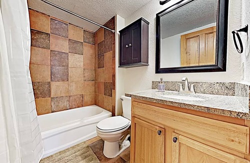 Downtown Steamboat Springs Condo | Remodeled 2 Bedroom Downtown Condo sleeps 6!