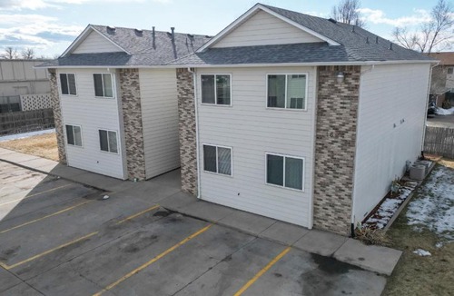 Brighton House | Remodeled 2 King Beds close to DIA and Barr Lake