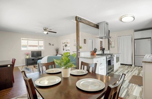 Athmar Park House | Remodeled! By Park and Lake, Dog Friendly