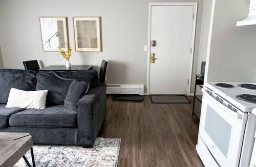 Congress Park Apartment | ❊ ❊ ❊ Remodeled Congress Park Flat ❊ ❊ ❊ With Free Reserved Parking
