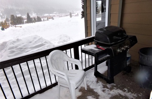 Blue River Condo | Remodeled Gem 3 bedrooms On the Free Shuttle Route with views in Blue River