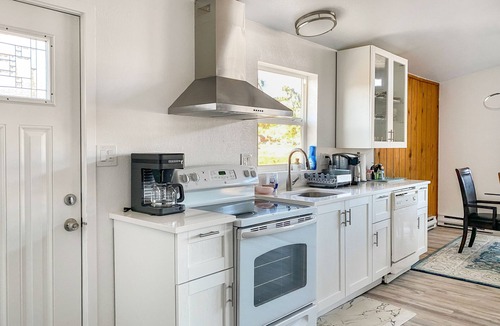 Aspen Park House | Remodeled getaway with nearby shopping center