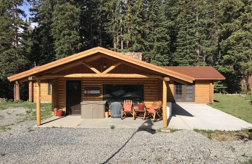 Saint Mary's House | Remodeled log cabin on the creek!