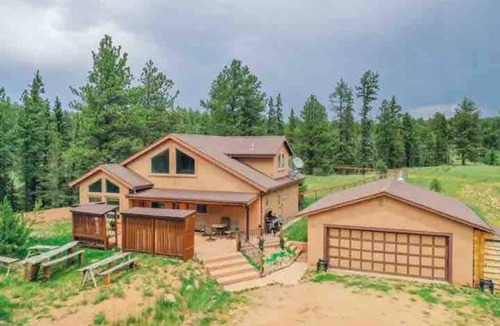 Divide Cabin | Remote Cabin Family Fun Hot Tub