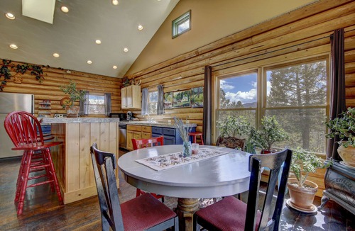 Hartsel Cabin | Remote Log Cabin Artist Retreat - comfort, serenity - spectacular views!
