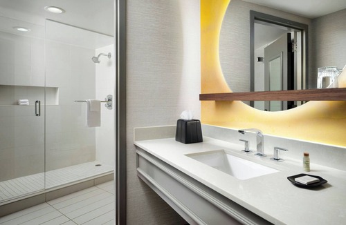 Broomfield Hotel | Renaissance Boulder FlatIron Hotel