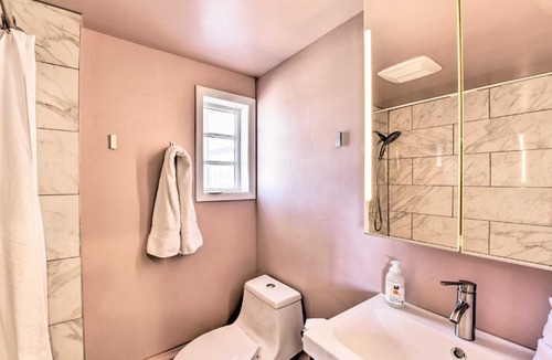 Buena Vista House | Renovated Rocky Mountain Cottage Walk to Main St!