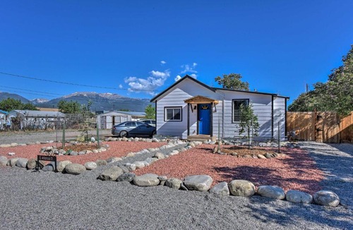 Buena Vista House | Renovated Rocky Mountain Cottage Walk to Main St!