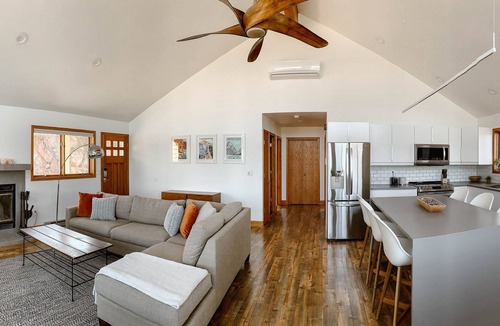 Fort Collins House | Reservoir Retreat with Hot Tub and Views