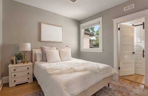 Congress Park House | Restored town home, easy walk to restaurants and parks