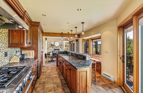 Fairway Meadows House | Retreat to the Rockies at Fairway Lodge~Sleeps 15!