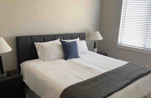 Rustic Hills Apartment | Retreat with Resort like amenities | King bed | 2 Queen beds | Fast Wi-Fi | Sleeps 7