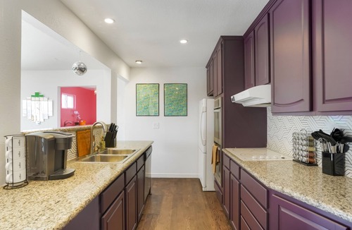 Dupont House | Retro 5 Bedroom Retreat 15 minutes from DT with Hot tub and Arcade!