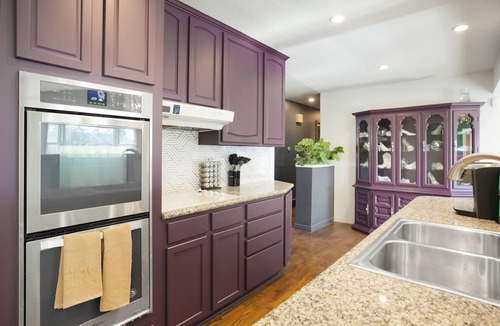 Dupont House | Retro 5 Bedroom Retreat 15 minutes from DT with Hot tub and Arcade!