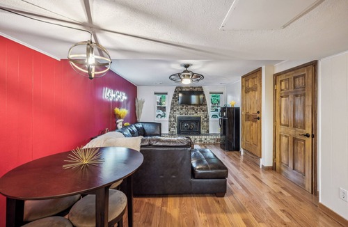 Lakewood Apartment | Retro Guest Suite with private Hot Tub 10 min to Red Rocks, Denver, and Golden.